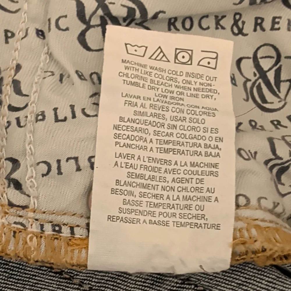 Rock & Republic Women's Jean Shorts Size 14 - Picture 7 of 7